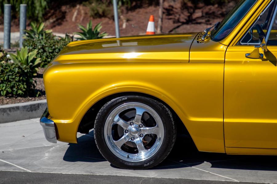 Детали экстерьера Chevrolet C10 Custom 1967 года  (фото 6 из 145)